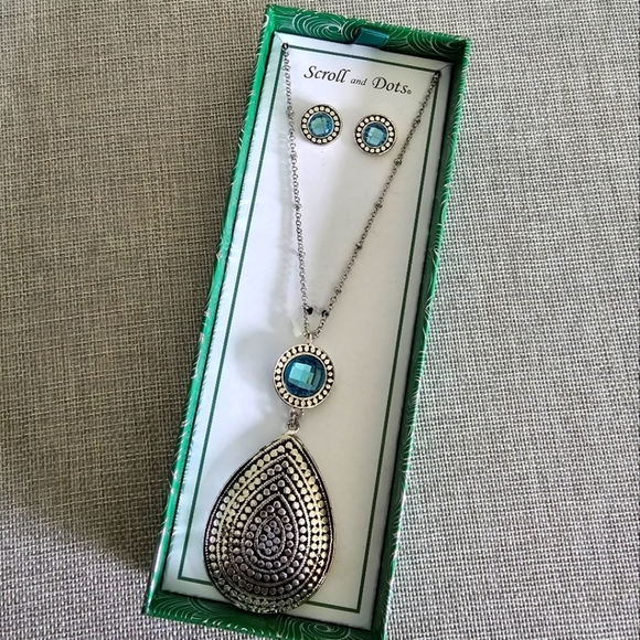 Scroll and Dots Silver Blue Rhinestone Medallion Necklace Earring Set 34" - Picture 1 of 3